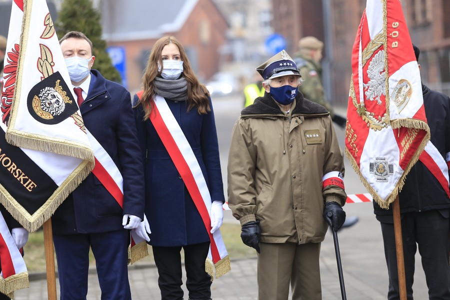 Ceremonia odsłonięcia tablicy pamiątkowej poświęconej płk. Łukaszowi Cieplińskiemu, fot. Filip Kowalkowski dla UMWKP