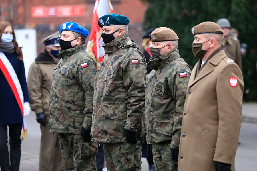 Ceremonia odsłonięcia tablicy pamiątkowej poświęconej płk. Łukaszowi Cieplińskiemu, fot. Filip Kowalkowski dla UMWKP