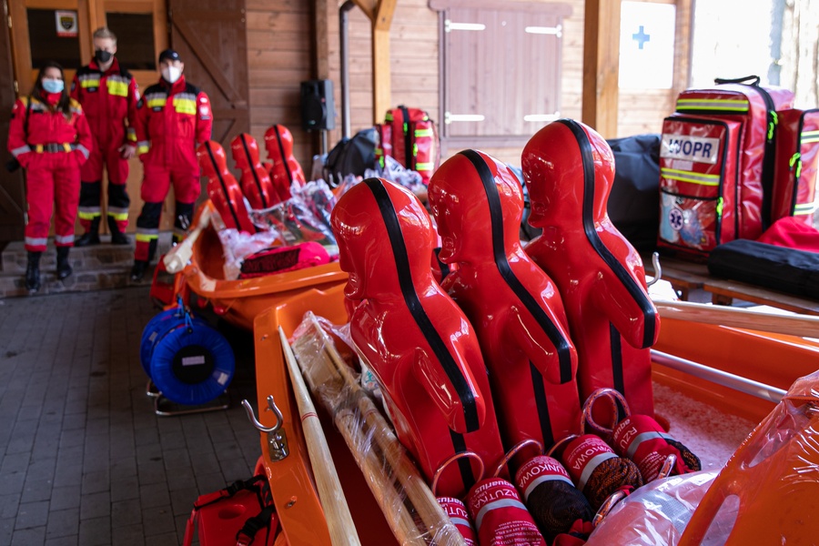 Uroczystość wręczenia sprzętu przedstawicielom WOPR, fot. Andrzej Goiński/UMWKP