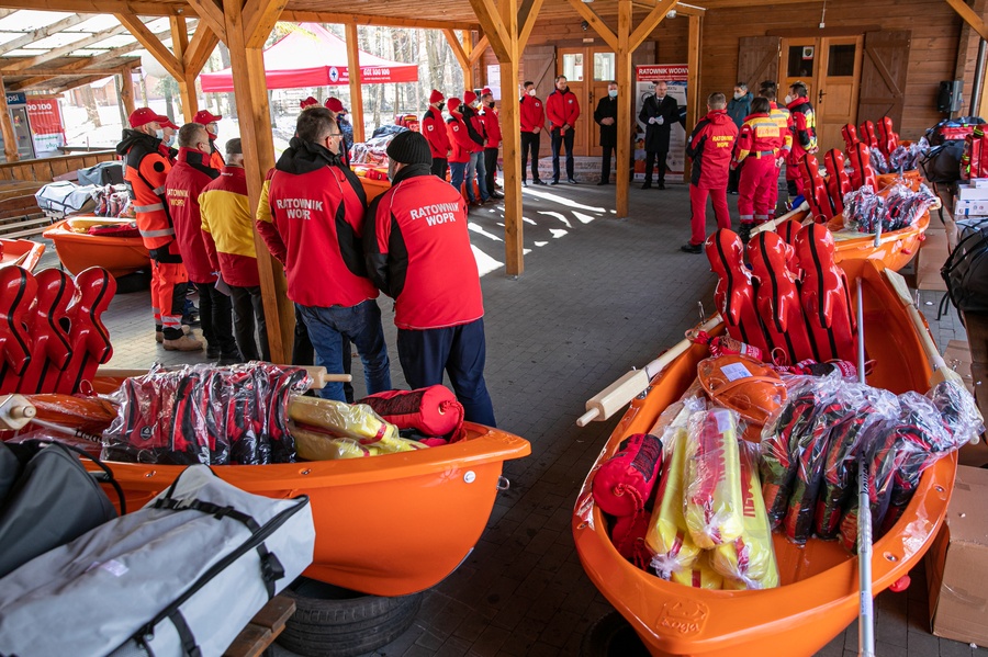 Uroczystość wręczenia sprzętu przedstawicielom WOPR, fot. Andrzej Goiński/UMWKP