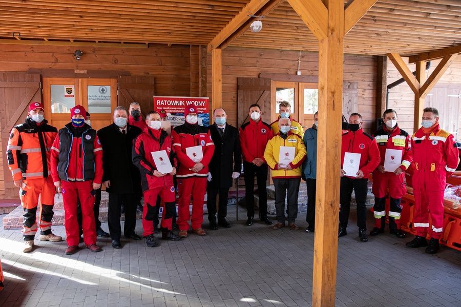 Uroczystość wręczenia sprzętu przedstawicielom WOPR, fot. Andrzej Goiński/UMWKP