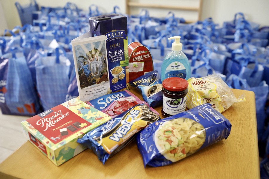 Przekazanie paczek dla seniorów żołnierzom WOT, fot. Andrzej Goiński dla UMWKP