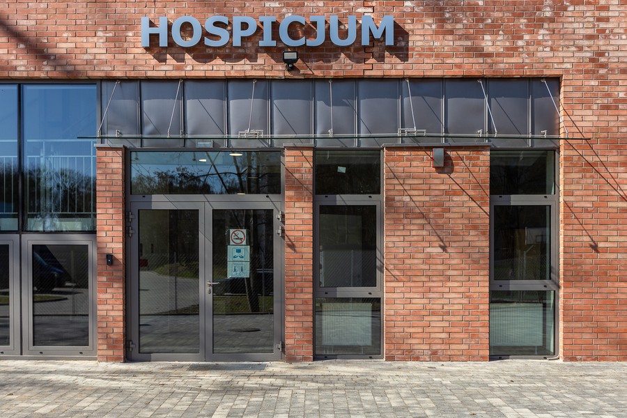 Gotowy już budynek dla Hospicjum Światło, fot. Szymon Zdziebło/tarantoga.pl dla UMWKP