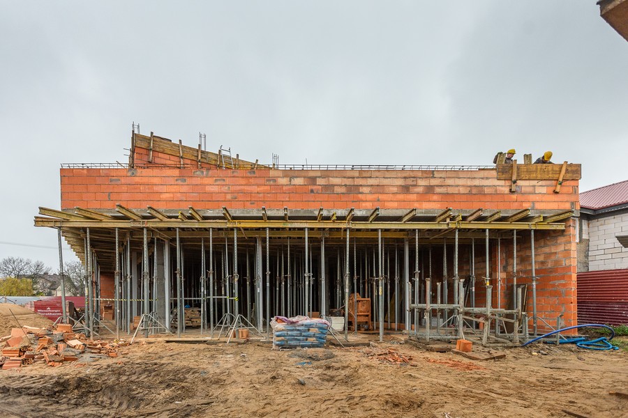 Budowa ośrodka opieki wytchnieniowej Dom Światła, fot. Szymon Zdziebło/tarantoga.pl dla UMWKP