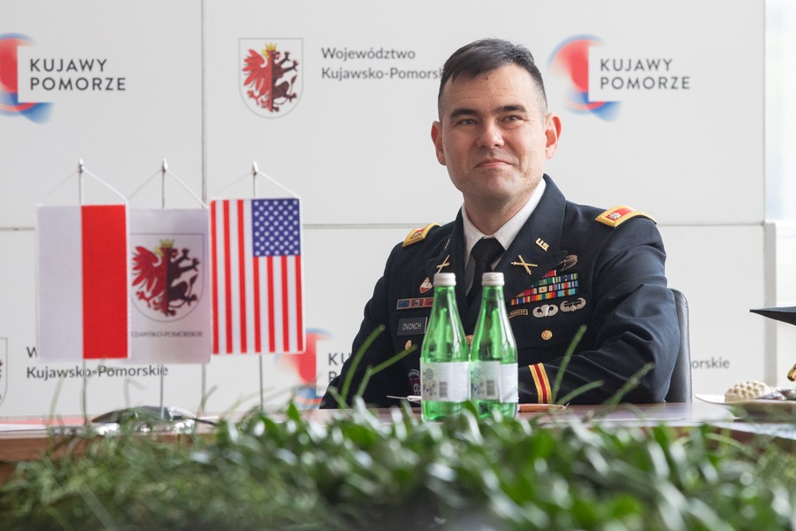 Spotkanie marszałka z żołnierzami amerykańskimi, fot. Mikołaj Kuras dla UMWKP