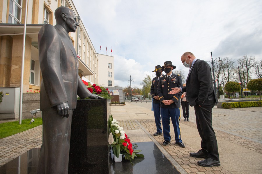 Spotkanie marszałka z żołnierzami amerykańskimi, fot. Mikołaj Kuras dla UMWKP