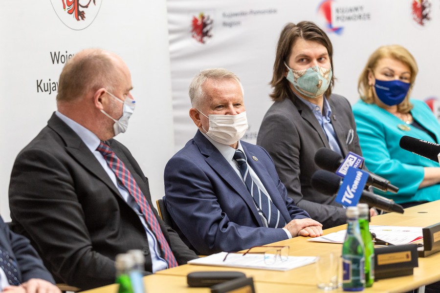 Podpisanie listy intencyjnego w sprawie organizacji zawodów o puchar Gordona Bennetta w Toruniu, fot. Szymon Zdziebło/tarantoga.pl dla UMWKP