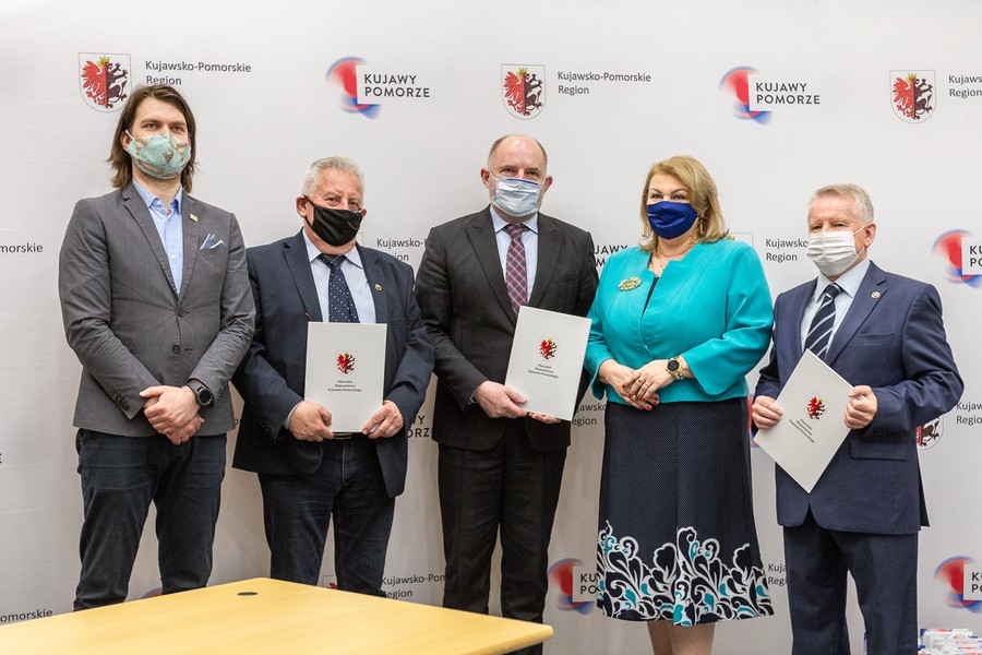 Podpisanie listy intencyjnego w sprawie organizacji zawodów o puchar Gordona Bennetta w Toruniu, fot. Szymon Zdziebło/tarantoga.pl dla UMWKP