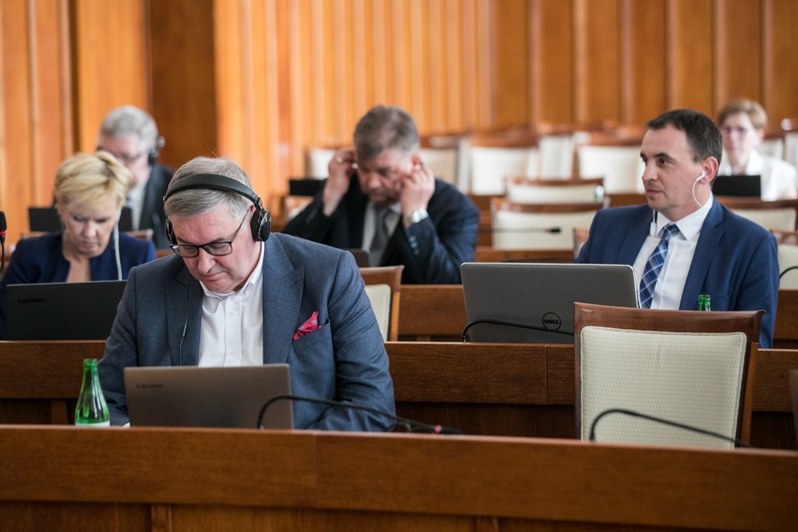 Sesja absolutoryjna sejmiku województwa, 24 maja 2021, fot. Andrzej Goiński/UMWKP