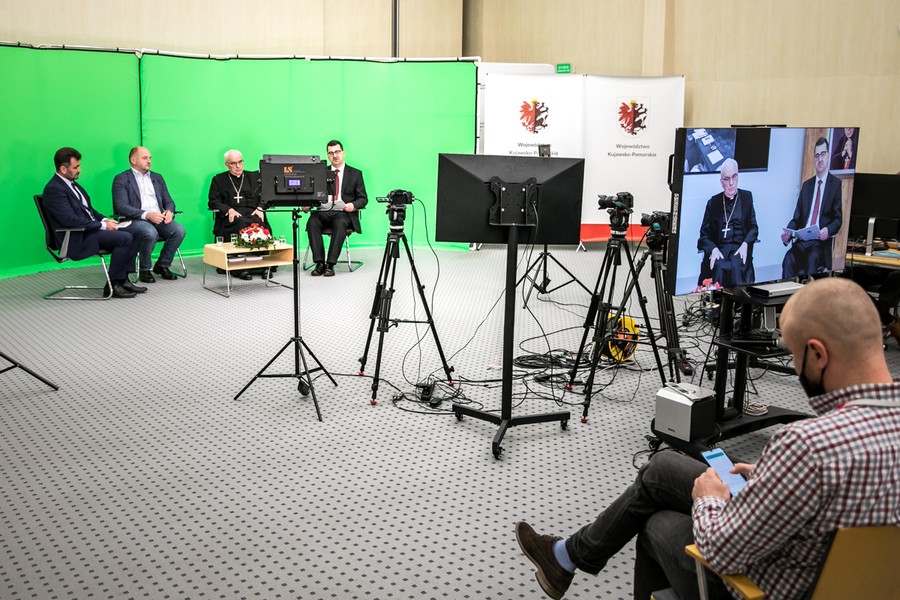 Prymas Tysiąclecia – debata w studiu telewizyjnym w Urzędzie Marszałkowskim, fot. Andrzej Goiński/UMWKP