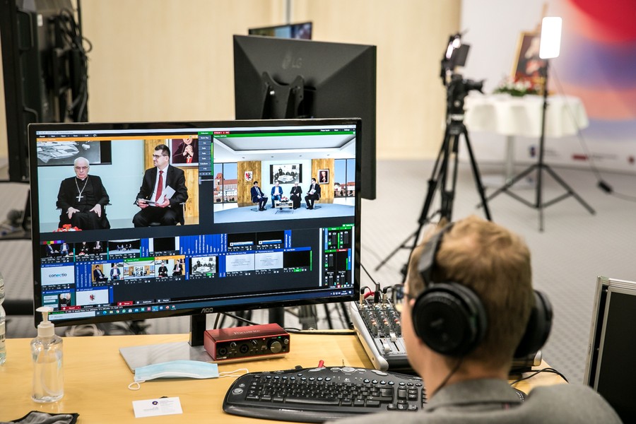 Prymas Tysiąclecia – debata w studiu telewizyjnym w Urzędzie Marszałkowskim, fot. Andrzej Goiński/UMWKP