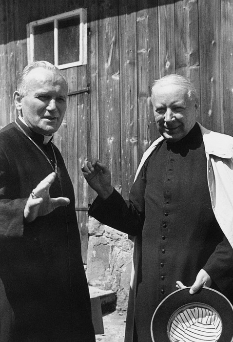 Prymas Stefan Wyszyński i kardynał Karol Wojtyła w Bachledówce na Podhalu, fot. ze zbiorów Instytutu Prymasowskiego Stefana Kardynała Wyszyńskiego w Warszawie