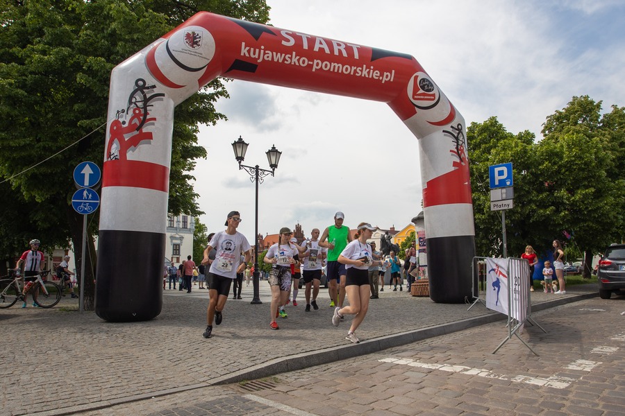 Bieg sztafetowy pamięci Bronisława Malinowskiego, fot. Mikołaj Kuras dla UMWKP