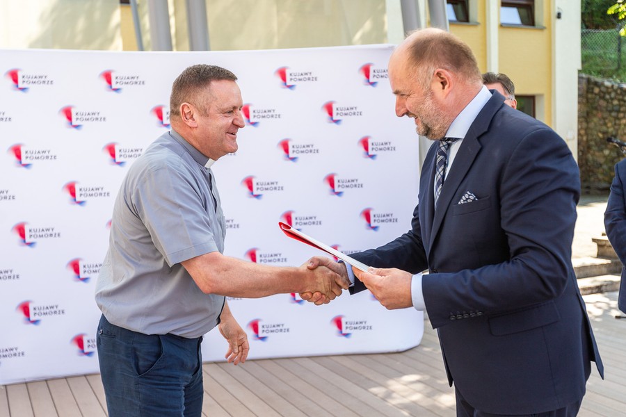 Wręczenie dotacji na renowację i konserwację zabytków, fot. Szymon Zdziebło/tarantoga.pl dla UMWKP