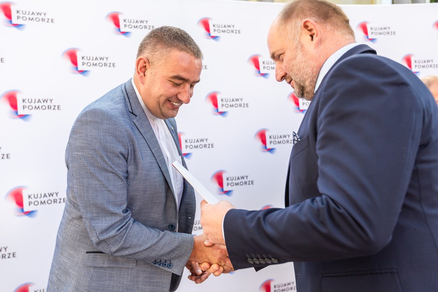 Wręczenie dotacji na renowację i konserwację zabytków, fot. Szymon Zdziebło/tarantoga.pl dla UMWKP