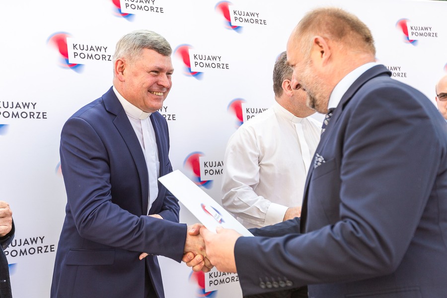 Wręczenie dotacji na renowację i konserwację zabytków, fot. Szymon Zdziebło/tarantoga.pl dla UMWKP