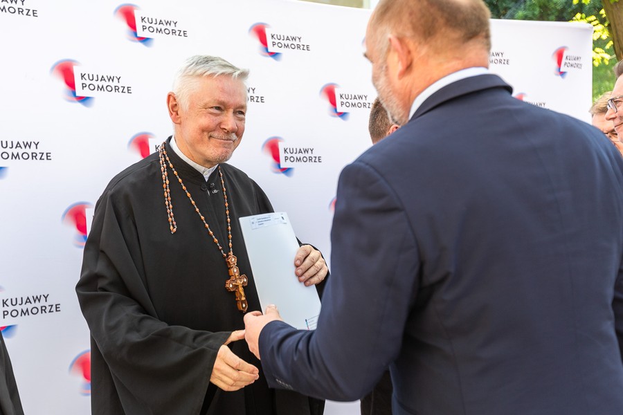 Wręczenie dotacji na renowację i konserwację zabytków, fot. Szymon Zdziebło/tarantoga.pl dla UMWKP