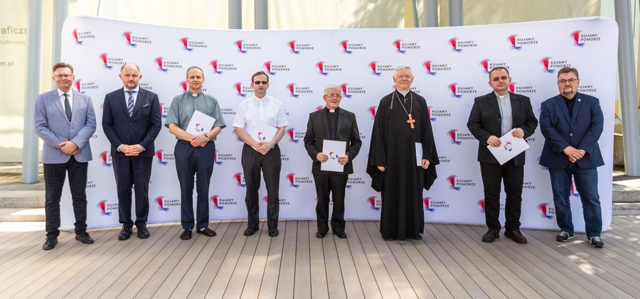 Wręczenie dotacji na renowację i konserwację zabytków, fot. Szymon Zdziebło/tarantoga.pl dla UMWKP