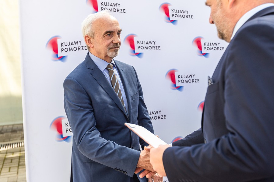 Wręczenie dotacji na renowację i konserwację zabytków, fot. Szymon Zdziebło/tarantoga.pl dla UMWKP