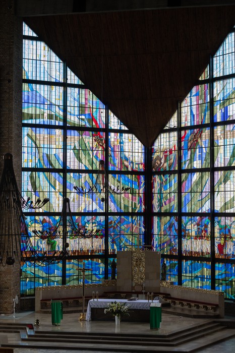 Witraże Elżbiety Bednarskiej w kościele św. Stanisława Kostki w Rypinie, fot. Mikołaj Kuras dla UMWKP