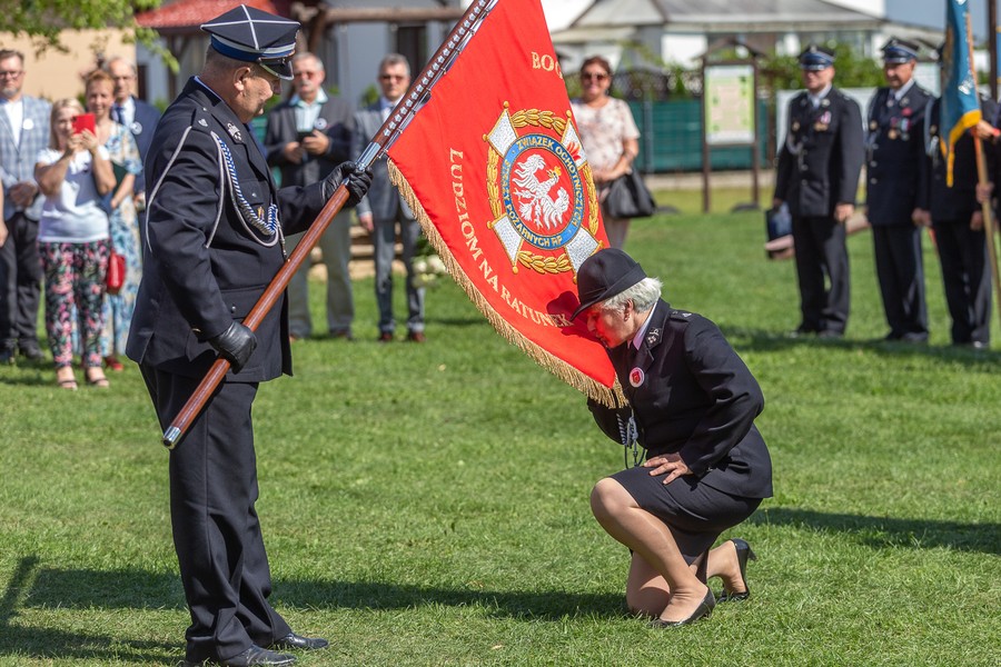 Uroczystości rocznicowe i nadanie sztandaru OSP Brzozowo, fot. Szymon Zdziebło/tarantoga.pl dla UMWKP