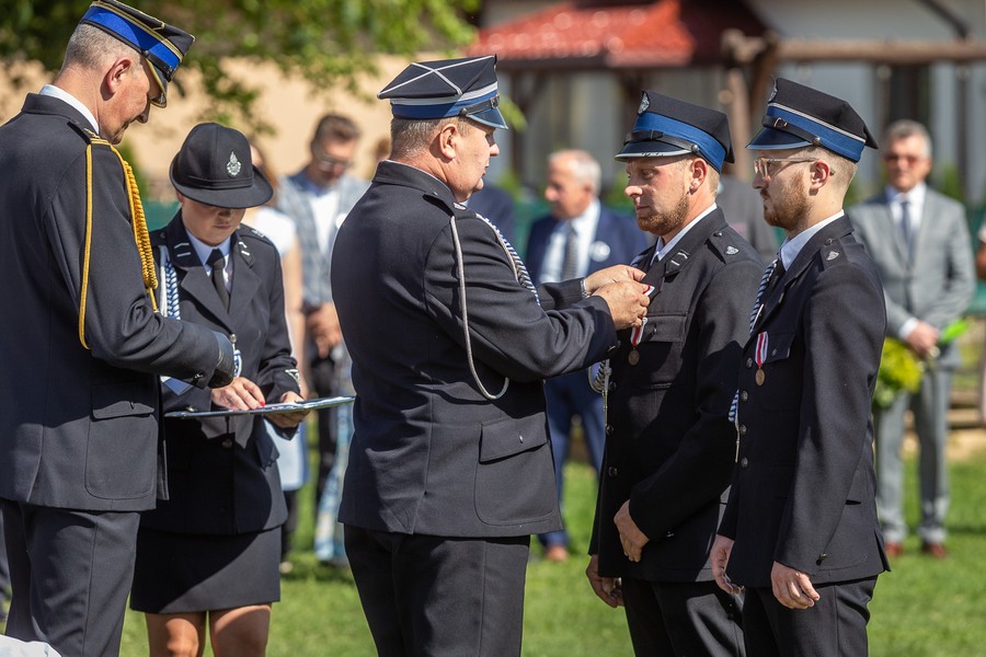 Uroczystości rocznicowe i nadanie sztandaru OSP Brzozowo, fot. Szymon Zdziebło/tarantoga.pl dla UMWKP