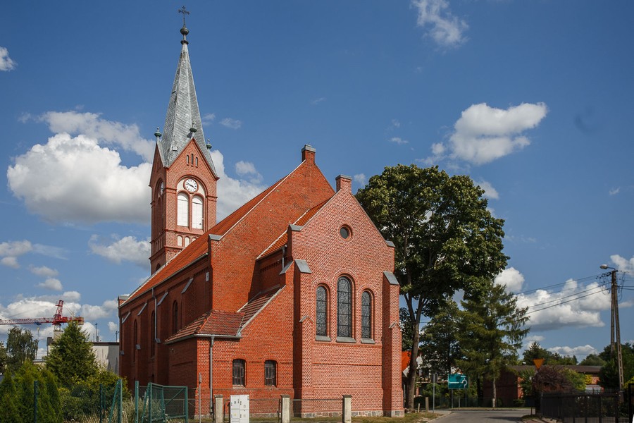 Remont konserwatorski elewacji wschodniej z wieżą kościoła św. Andrzeja Boboli w Sicienku (w powiecie bydgoskim), fot. Filip Kowalkowski dla UMWKP