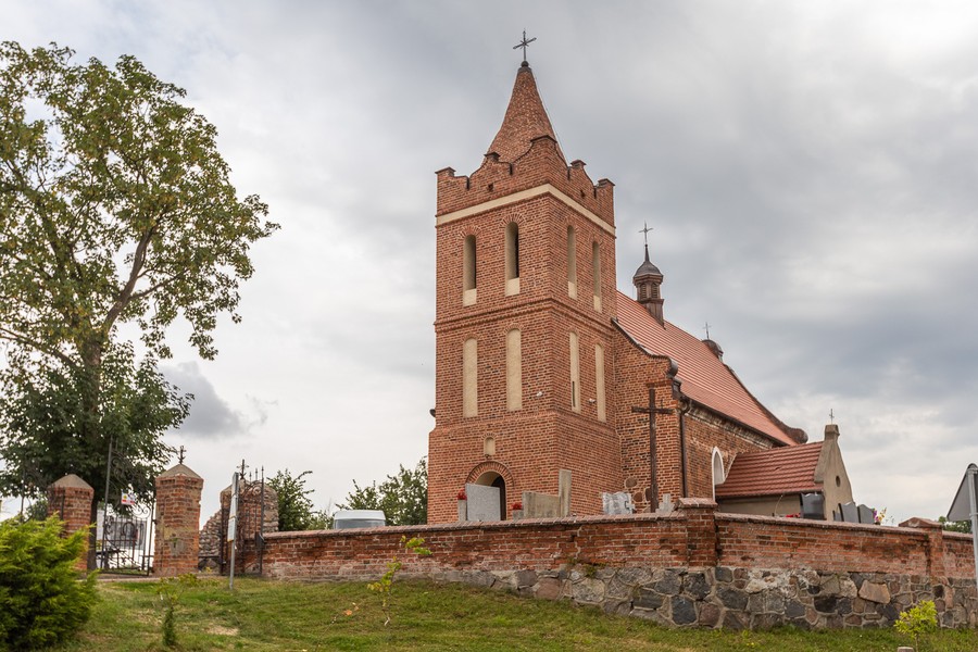 Remont ścian i kopuły wieży na kościele parafialnym p.w. św. Mikołaja w Gronowie (powiat toruński), fot. Szymon Zdziebło/tarantoga.pl dla UMWKP