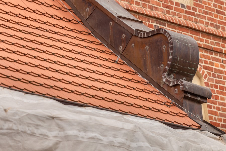 Remont ścian i kopuły wieży na kościele parafialnym p.w. św. Mikołaja w Gronowie (powiat toruński), fot. Szymon Zdziebło/tarantoga.pl dla UMWKP