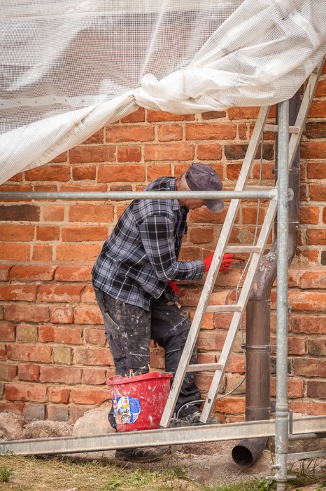 Remont ścian i kopuły wieży na kościele parafialnym p.w. św. Mikołaja w Gronowie (powiat toruński), fot. Szymon Zdziebło/tarantoga.pl dla UMWKP