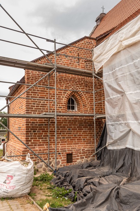 Remont ścian i kopuły wieży na kościele parafialnym p.w. św. Mikołaja w Gronowie (powiat toruński), fot. Szymon Zdziebło/tarantoga.pl dla UMWKP