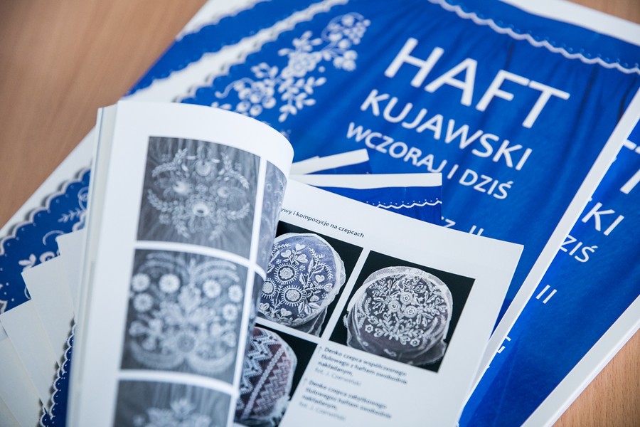 Haft kujawski wczoraj i dziś. Katalog wzorów, fot. Andrzej Goiński