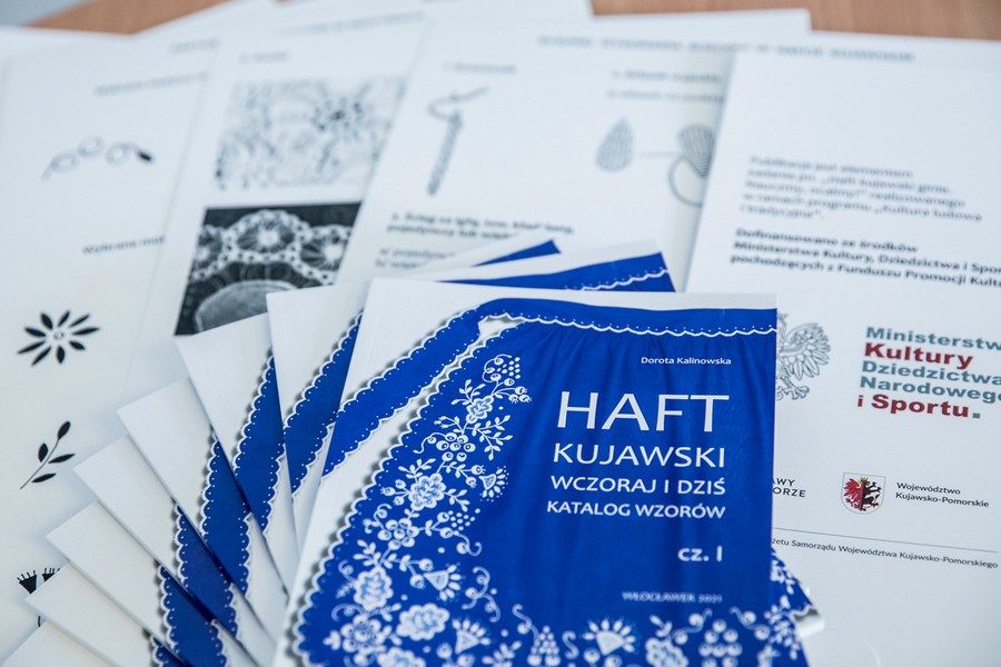 Haft kujawski wczoraj i dziś. Katalog wzorów, fot. Andrzej Goiński