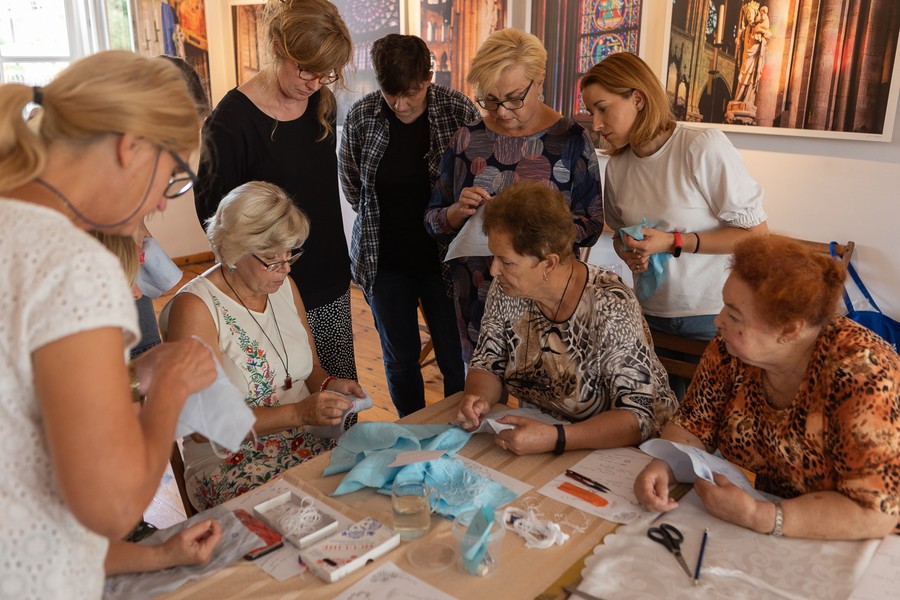 Warsztaty nauki haftu kujawskiego, fot. Mikołaj Kuras dla UMWKP