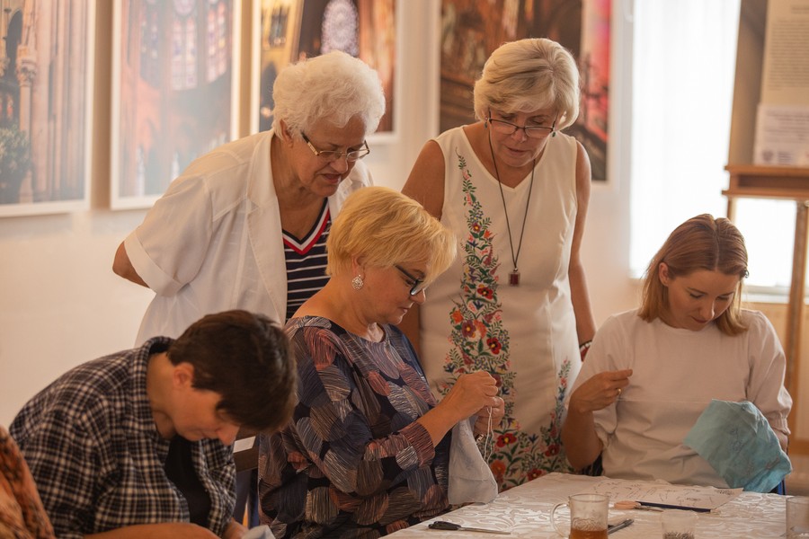 Warsztaty nauki haftu kujawskiego, fot. Mikołaj Kuras dla UMWKP