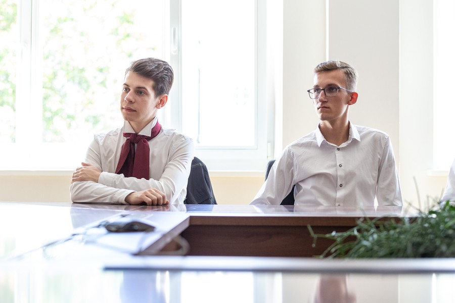 Spotkanie wicemarszałka Zbigniewa Ostrowskiego z uczestnikami projektu „Kuźnia liderów regionu”, fot. Szymon Zdziebło/tarantoga.pl dla UMWKP