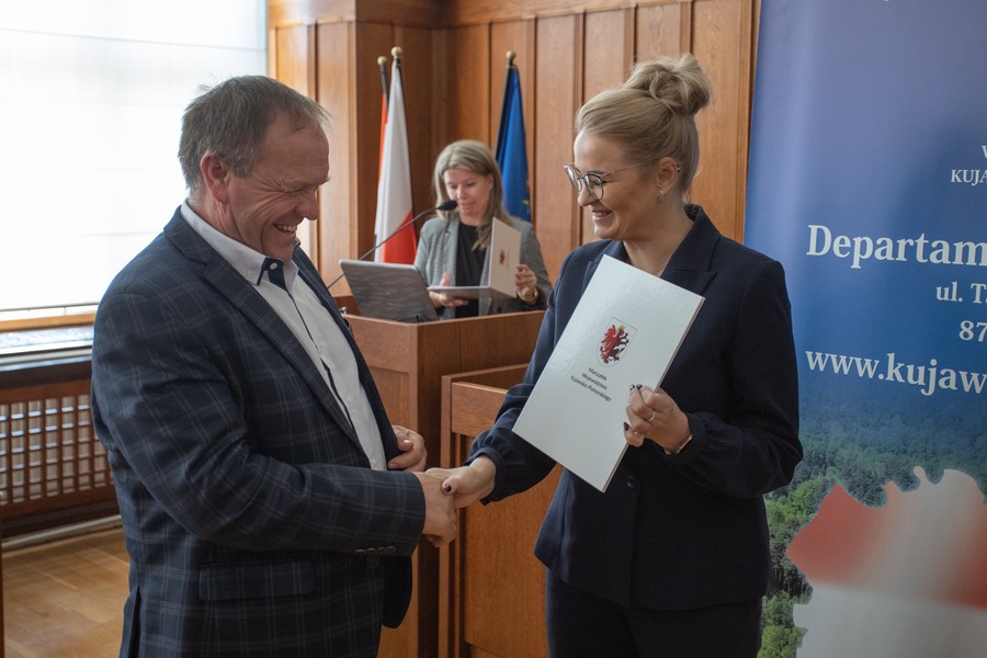Ceremonia wręczenia umów grantowych, fot. Mikołaj Kuras dla UMWKP