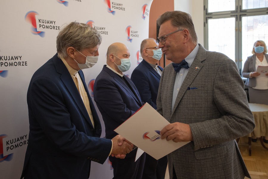 Wręczenie dotacji na ochronę zabytków, fot. Mikołaj Kuras dla UMWKP