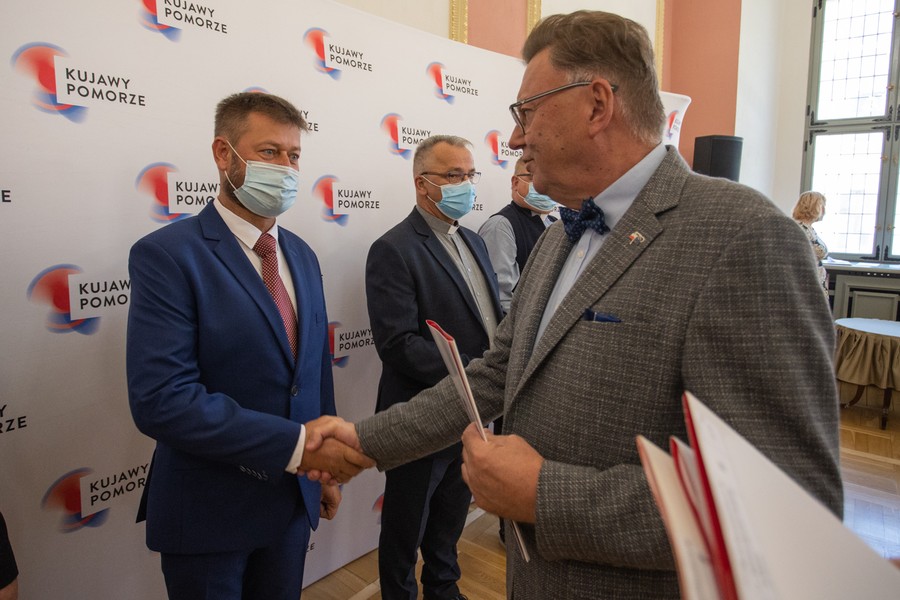 Wręczenie dotacji na ochronę zabytków, fot. Mikołaj Kuras dla UMWKP