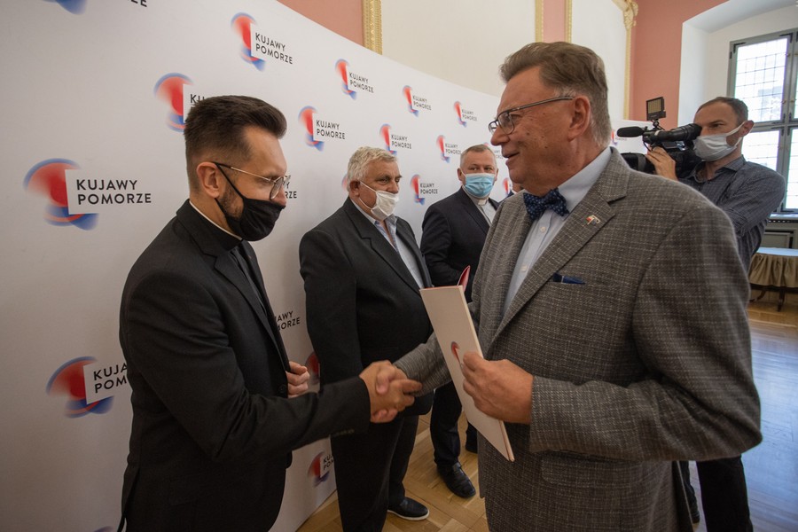 Wręczenie dotacji na ochronę zabytków, fot. Mikołaj Kuras dla UMWKP