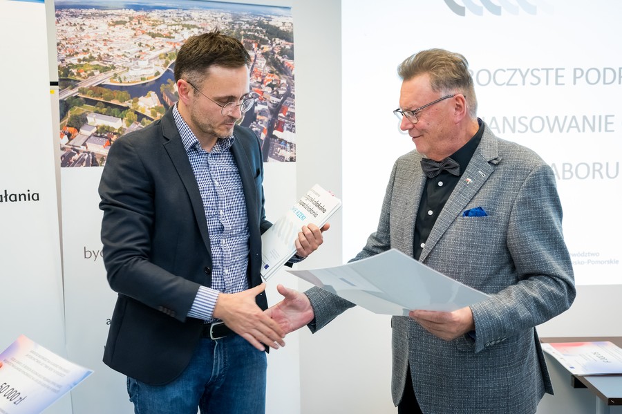 Wręczenie umów LGD "Dwie rzeki" w Bydgoszczy, fot. Filip Kowalkowski dla UWMKP