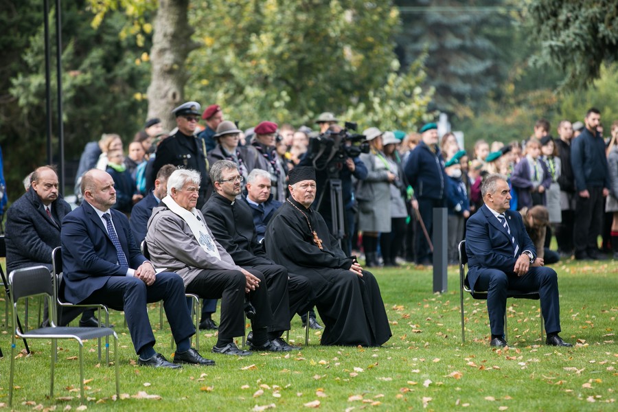 Odsłonięcie instalacji poświęconej bezimiennym ofiarom zbrodni pomorskiej w toruńskim Parku Pamięci, fot. Andrzej Goiński/UMWKP