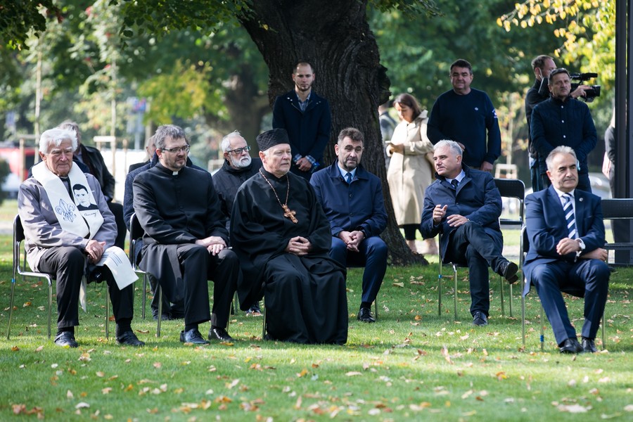 Odsłonięcie instalacji poświęconej bezimiennym ofiarom zbrodni pomorskiej w toruńskim Parku Pamięci, fot. Andrzej Goiński/UMWKP