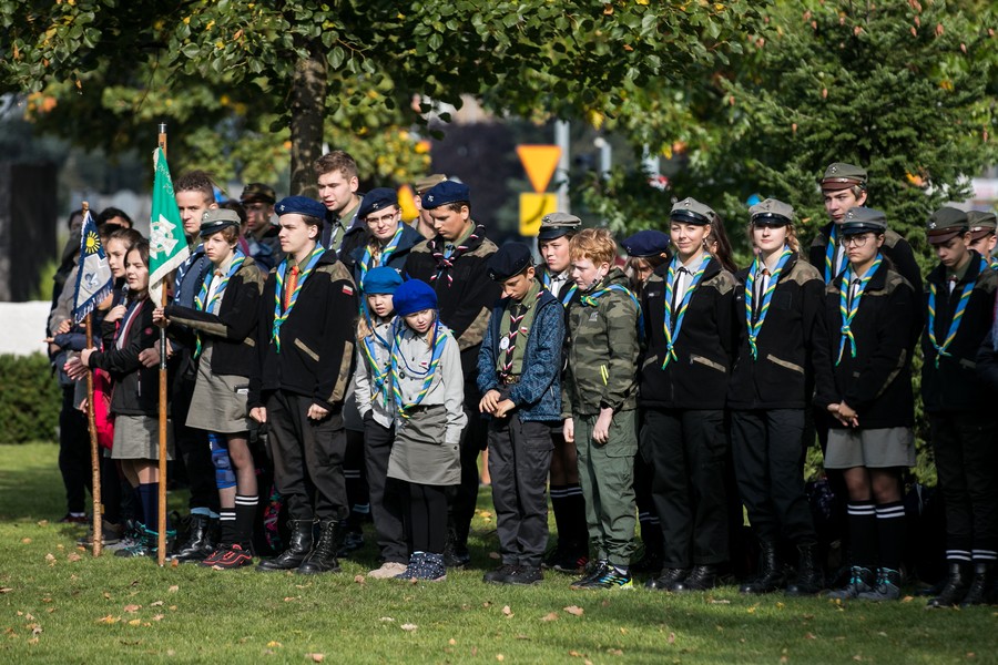 Odsłonięcie instalacji poświęconej bezimiennym ofiarom zbrodni pomorskiej w toruńskim Parku Pamięci, fot. Andrzej Goiński/UMWKP