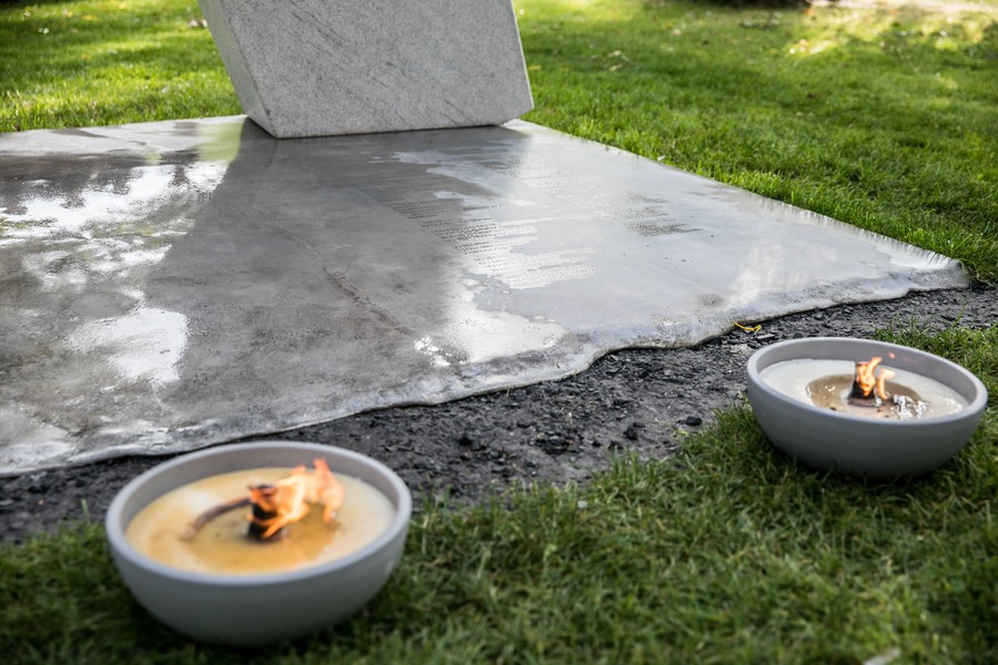 Odsłonięcie instalacji poświęconej bezimiennym ofiarom zbrodni pomorskiej w toruńskim Parku Pamięci, fot. Andrzej Goiński/UMWKP