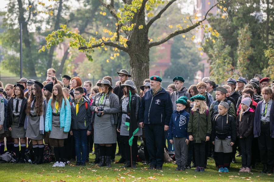 Odsłonięcie instalacji poświęconej bezimiennym ofiarom zbrodni pomorskiej w toruńskim Parku Pamięci, fot. Andrzej Goiński/UMWKP