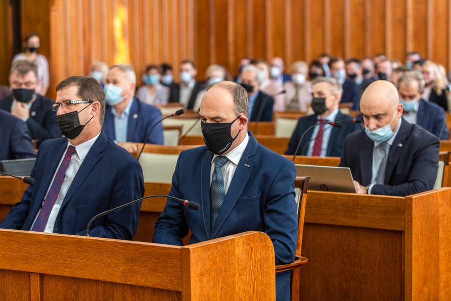 Sesja sejmiku województwa 25 października 2021, fot. Szymon Zdziebło/tarantoga.pl dla UMWKP