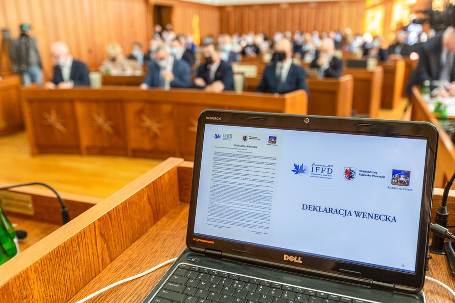 Sesja sejmiku województwa 25 października 2021, fot. Szymon Zdziebło/tarantoga.pl dla UMWKP