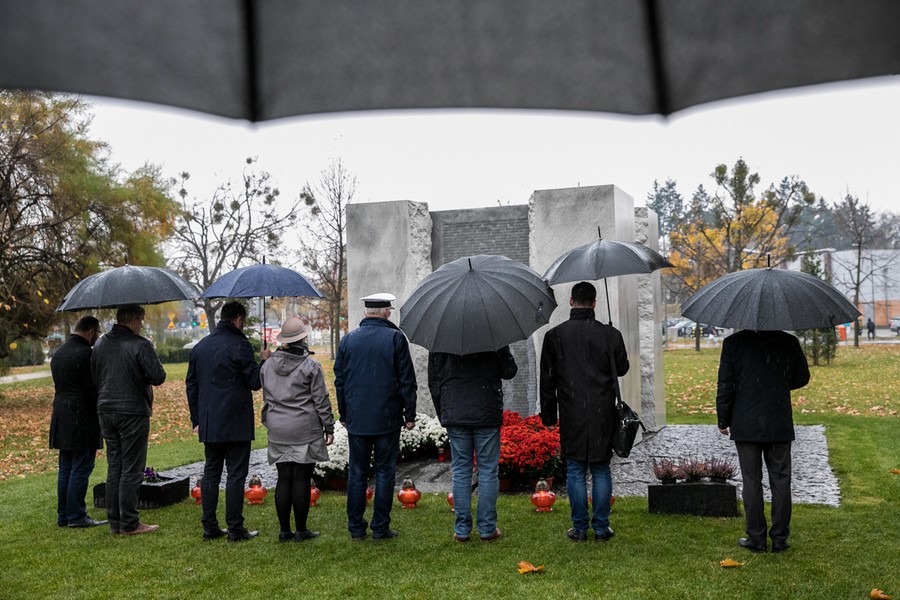Zapalenie zniczy pamięci ofiar Zbrodni Pomorskiej, fot. Andrzej Goiński/UMWKP