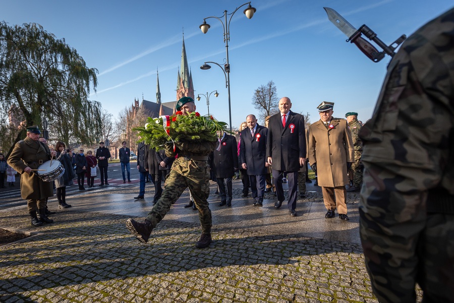 Wojewódzkie obchody Narodowego Święta Niepodległości w Toruniu, fot. Szymon Zdziebło tarantoga.pl dla UMWKP
